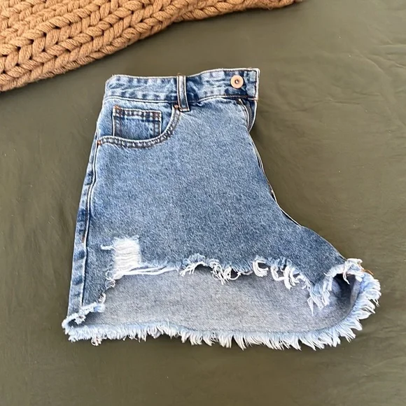 High Rise Ripped shorts - Picture 3 of 8